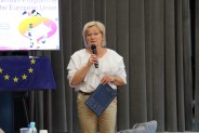 Dyrektor I LO przemawia do uczestników spotkania.