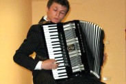 Ognisko Muzyczne - występ akordeonisty