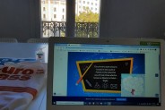 Laptop to podstawowe wyposażenie na szkoleniu.