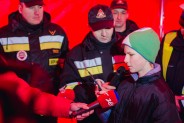 Pokaz siemianowickich strażaków przyciągnął pierwszych sześćdziesięciu wolontariuszy, uczniów…