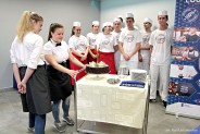 Uroczyste podpisanie umowy dotyczącej współpracy pomiędzy zakładem piekarniczo-cukierniczym…