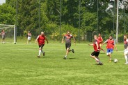 zawodnicy firmy Paccor i Piastu na boisku