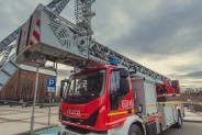 Nowy wóz strażacki z 41-metrową drabiną strażacką.