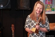 Na zdjęciu Dorota Micior-Gajewska odbiera statuetkę Hugo i Laura