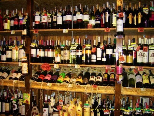Półki z alkoholem