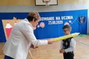 Chłopczyk podczas pasowania