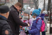 Uczniowie i absolwenci Szkoły Podstawowej nr 13 zbierają datki podczas 24 Finału WOŚP