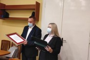 II Zastępca Prezydenta Miasta i Naczelnik Wydziału Kultury i Sportu przed wręczeniem listu…