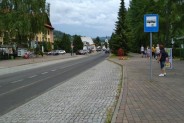Brenna - centrum. W głębi kadru koścół