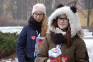 Uczniowie i absolwenci Szkoły Podstawowej nr 13 zbierają datki podczas 24 Finału WOŚP