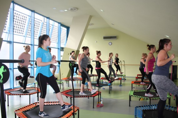 Zajęcia Jumping Fitness w michałkowickiej hali