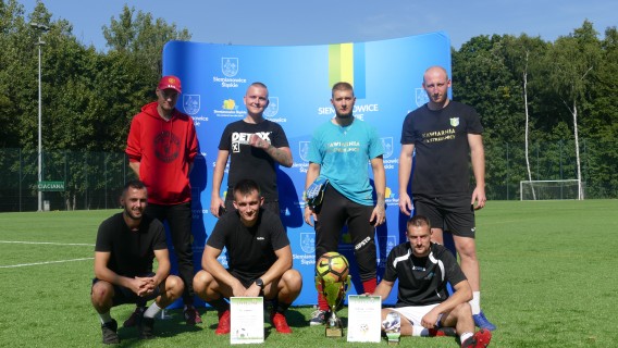 Zwycięzcy turnieju 6 piłkarskich i zdobywcy Pucharu Prezydenta - drużyna FC Chopcy
