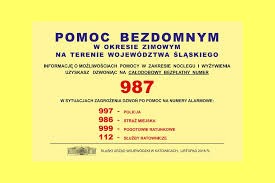 Żółty afisz z informacją o pomocy dla bezdomnych
