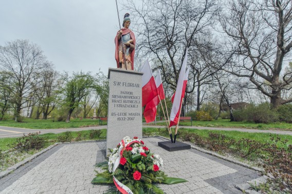 Figura św. Floriana na Skwerze Laury w Siemianowicach Śląskich