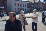 Dzisiaj rozdano pierwszą partię maseczek ochronnych uszytych dla Seniorów w ramach akcji…