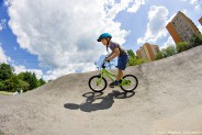 Pokazy efektownej jazdy na pumptracku.