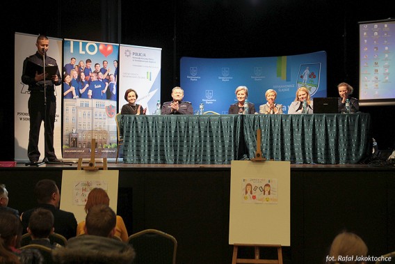 Konferencja "Zamień hejt na lajk".