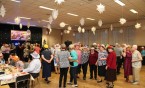 Karnawałowe kapelusze seniorów „Pogodnej Jesieni”