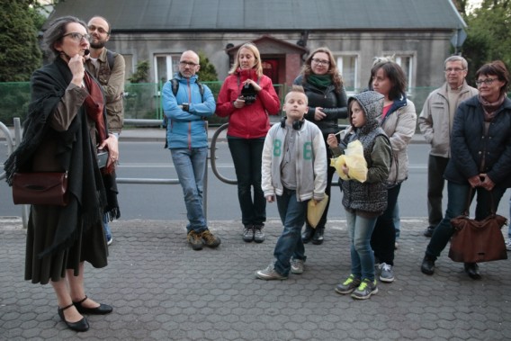 Grupa zwiedzających przed SCK-Bytków