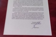 Widok na list gratulacyjny z okazji XX-lecia działalności klubu