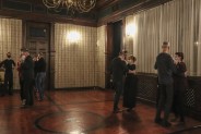 Pary uczą się kroków tanecznych w Willi Fitznera