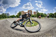Pokazy efektownej jazdy na pumptracku.