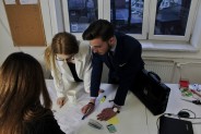 Uczniowie I LO naradzają się przed kolejnym projektem