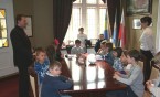 Słuchacze Siemianowickiego Uniwersytetu dla Dzieci w Ratuszu