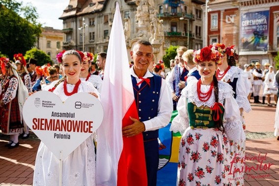 ZPiT Siemianowice podczas korowodu w Timisoarze