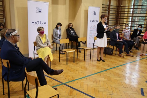 Nauczyciele i dyrekcja II LO im. Jana Matejki rozpoczynają rok szkolny.