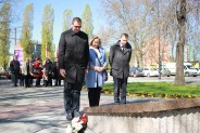 Złożenie kwiatów przy pomniku Nieznanego Żołnierza w Siemianowicach Śląskich z okazji Święta 1 Maja