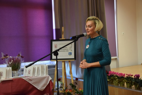 Prezes Oddziału Alicja Stysz-Adamska wita przybyłych gości