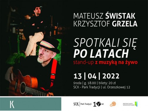 Na czarnym tle zdjęcie dwóch meżczyzn. Pierwszy w czarnym kapeluszu gra na gitarze, drugi ma…