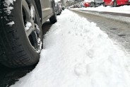 Zimowa aura nie sprzyja kierowcom, jednak służby miejskie robią co mogą by zminimalizować skutki…