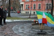 Przewodniczący Rady Miasta i Sekretarz Miasta składają pokłon poległym żołnierzom