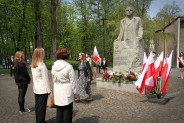 Mieszkańcy przy Pomniku Wojciecha Korfantego w Siemianowicach Śląskich.