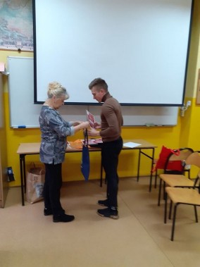 Bartosz odbiera nagrodę