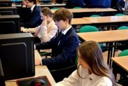 Klasa informatyczna w szkolnej pracowni