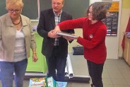 wręczenie nagrody Natalii Lubosik za zajęcie I miejsca w etapie miejskim