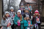Uczniowie i absolwenci Szkoły Podstawowej nr 13 zbierają datki podczas 24 Finału WOŚP