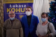 Poseł w towarzystwie dwojga uczestników spotkania