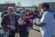 Dzisiaj rozdano pierwszą partię maseczek ochronnych uszytych dla Seniorów w ramach akcji…