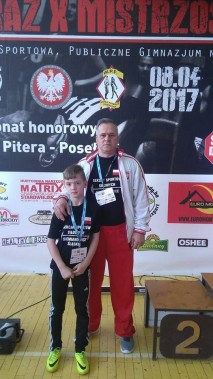 Bartłomiej Prukop ze swoim dziadkiem Romanem Raczykowskim
