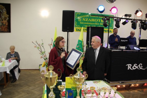 Wręczenie listu gratulacyjnego od prezydenta miasta