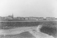 Panorama Siemianowic od strony północno-zachodniej, z bryłą kościoła p.w. Świętego Krzyża po…