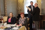 Prezydent Siemianowic Śląskich Rafał Piech odbiera z rąk Jerzego Namysły Certyfikat "Przyjaciel…