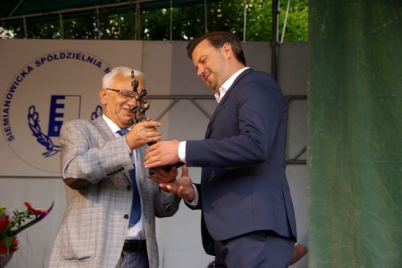 Prezydent R. Piech odbiera Laur Bytkowa