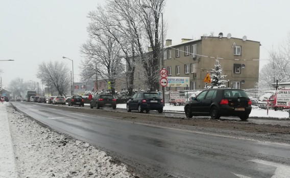 Samochody stojące w korku