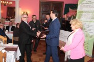 Zenon Kaczmarzyk odbiera wyróżnienie
