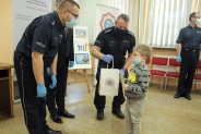 "Dbamy o siebie i innych w czasie pandemii", tytuł konkursu plastycznego dla dzieci,…